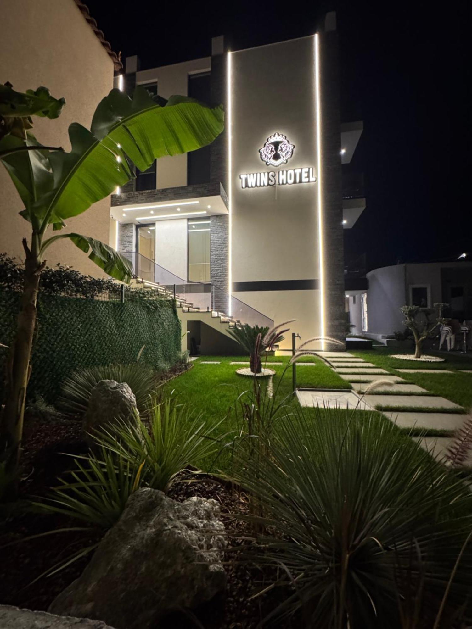 Twins Hotel Vlorë Eksteriør bilde